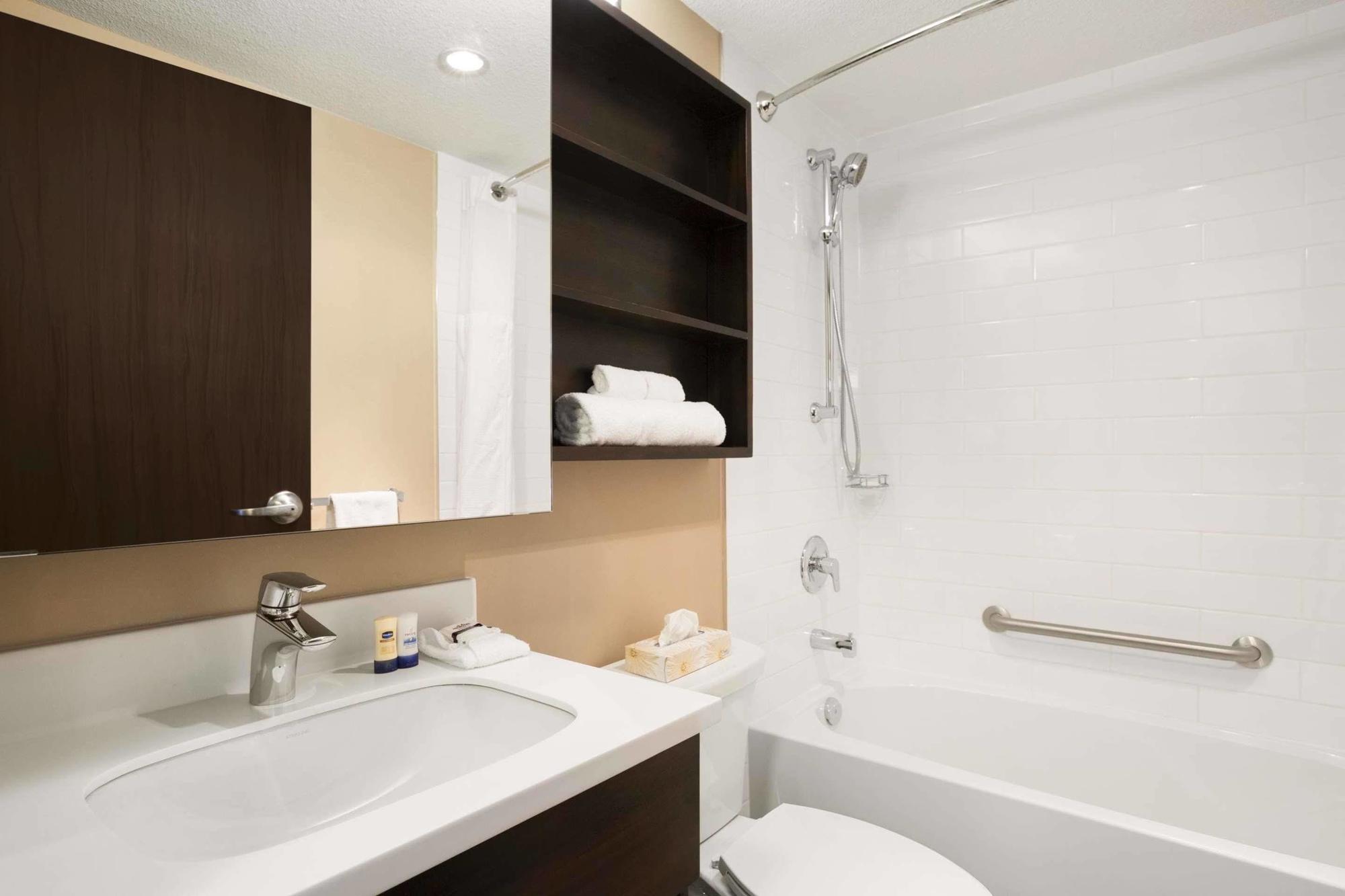 Microtel Inn & Suites By Wyndham Blackfalds Exteriér fotografie