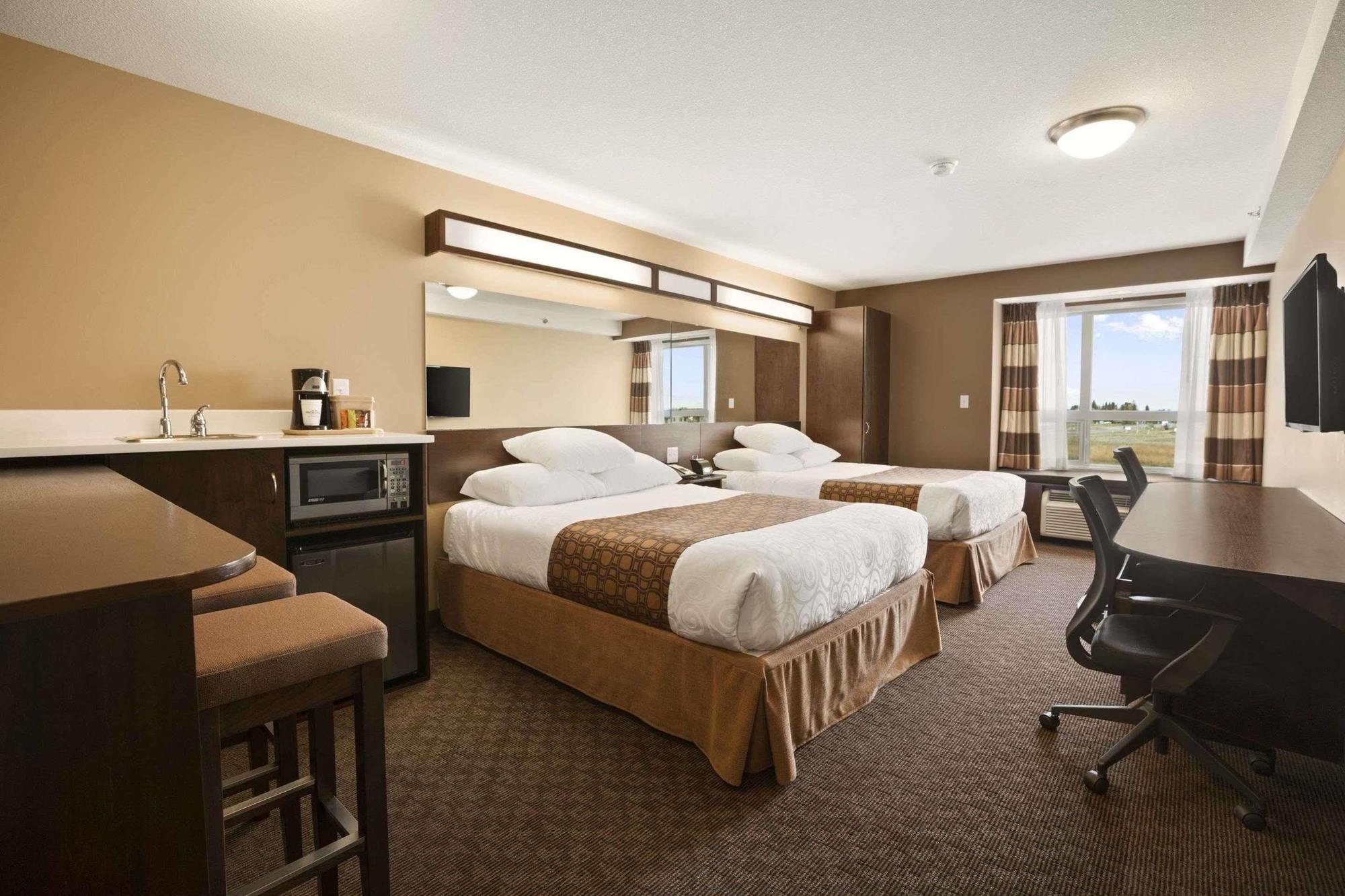 Microtel Inn & Suites By Wyndham Blackfalds Exteriér fotografie