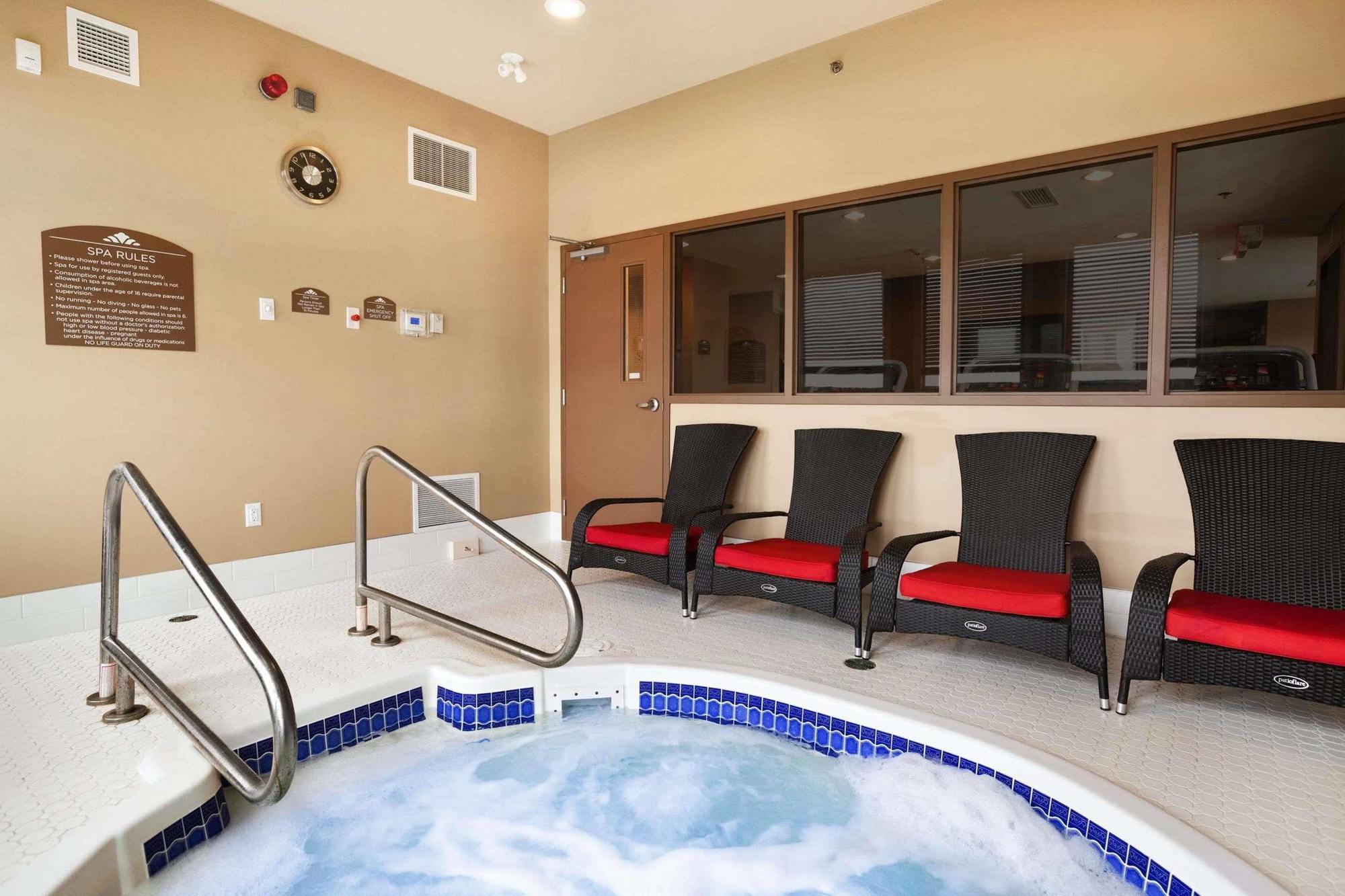 Microtel Inn & Suites By Wyndham Blackfalds Exteriér fotografie